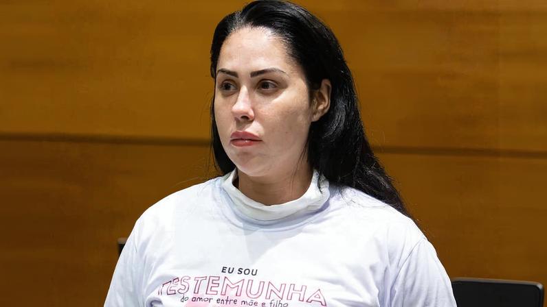 Monique Medeiros durante sessão no Tribunal do Júri, no Rio; acusada pela morte do filho Henry Borel, ela negava participação no crime