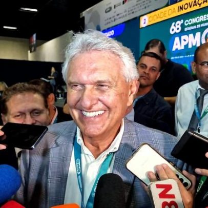 Caiado faz apelo a moderados ao defender vacina da Covid em podcast