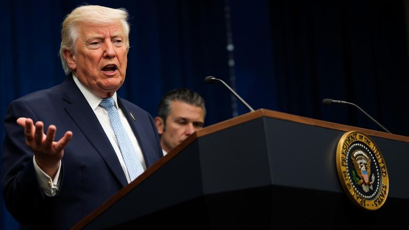 Donald Trump discursa na Casa Branca