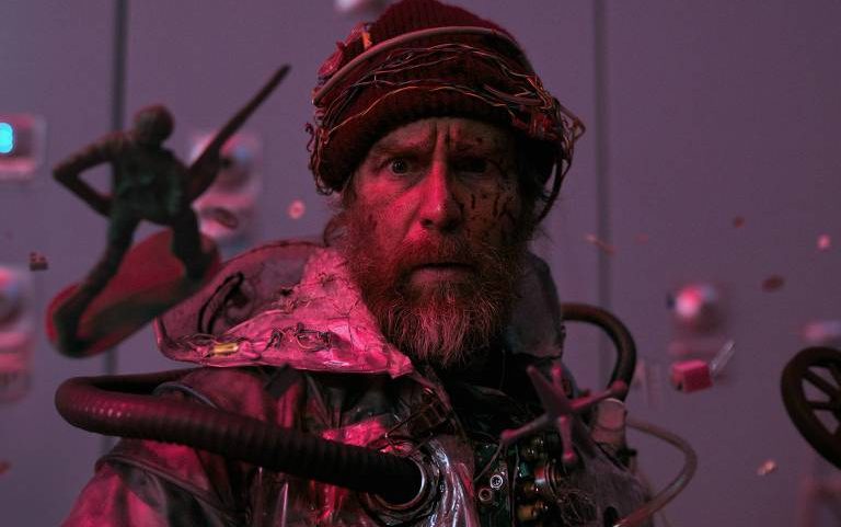 Sam Rockwell em cena de 'Boa Sorte, Divirta-se, Não Morra', filme de Gore Verbinski