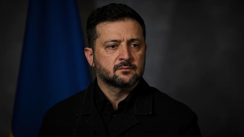 O presidente da Ucrânia, Volodimir Zelenski, durante coletiva de imprensa em Roma, na Itália, após encontro com a primeira-ministra Giorgia Meloni