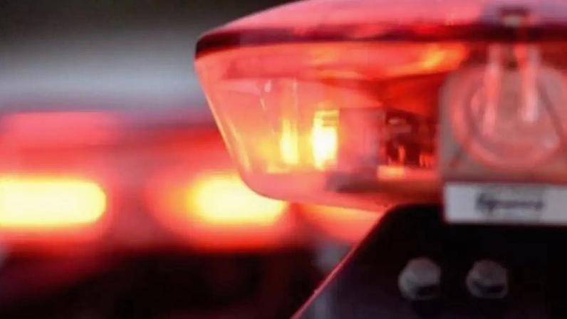 Criminoso morre após assalto, perseguição e acidente na Avenida Carlos Gomes