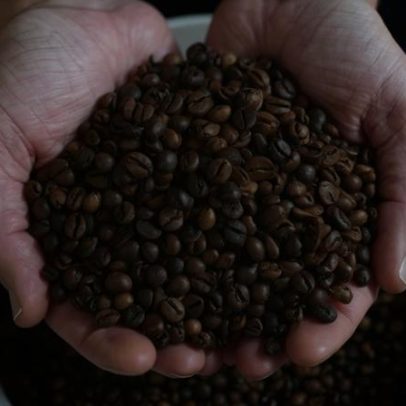 Compradores aguardam café do Brasil enquanto produtores seguram venda