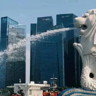 Singapura orgulha-se da água, contraste com a prática de engarrafamento na Ásia