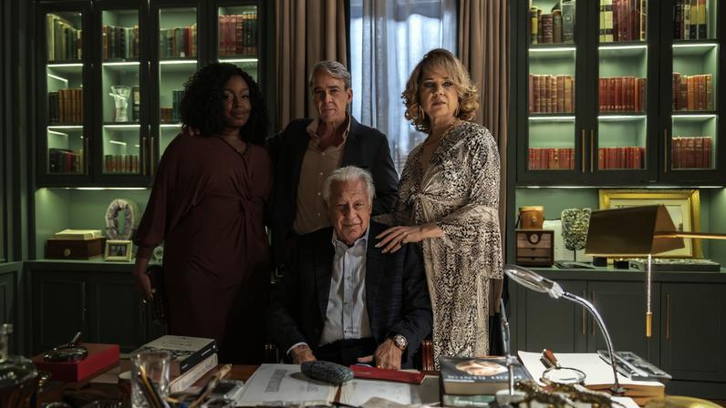 Arthur (Antonio Fagundes), Silvana (Belize Pombal, à esquerda), Ulisses (Alexandre Borges) e Pilar (Isabel Teixeira) em 'Quem Ama Cuida'