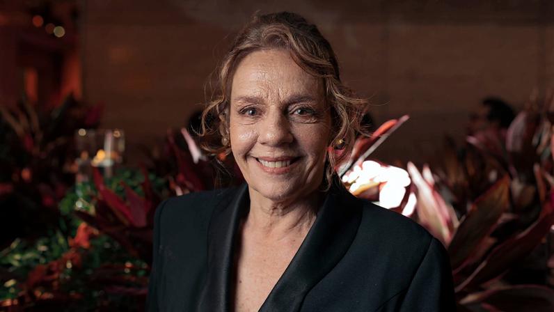 Rosi Campos: 'Diná age por um amor que não foi correspondido'