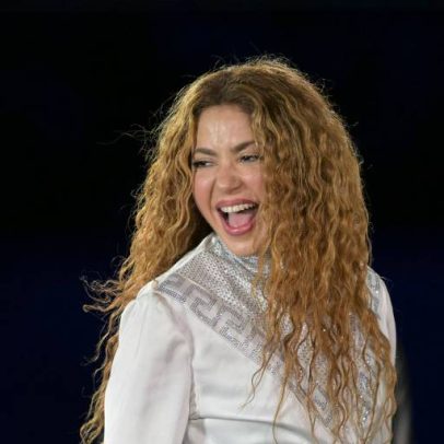 Shakira se apresenta na cerimônia de abertura da Copa do Mundo no México