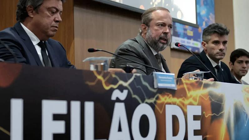 O ministro de Minas e Energia, Alexandre Silveira, participa de entrevista coletiva para falar sobre Leilão de Reserva de Capacidade de 2026 - Paulo Pinto - 18.mar.26/Agência Brasil