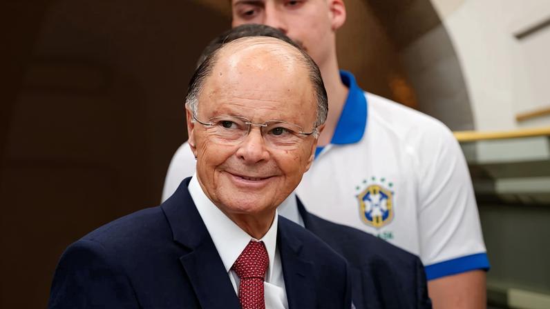 Este é o bispo Edir Macedo