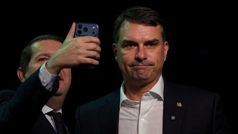 Flávio Bolsonaro - Mateus Bonomi - 19.mai.26/Reuters