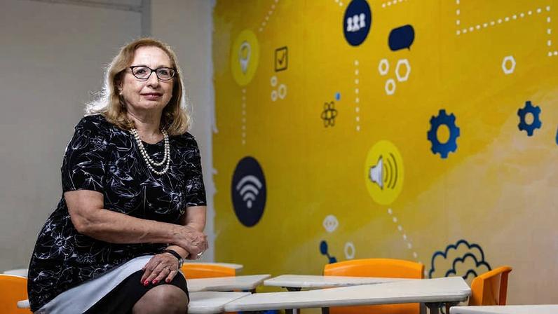 A professora universitária Giuseppina Adele Rischioni, 72, mudou de carreira na maturidade, após se aposentar na área de recursos humanos da indústria; além das aulas, ela integra trupe de palhaços que visitam hospitais