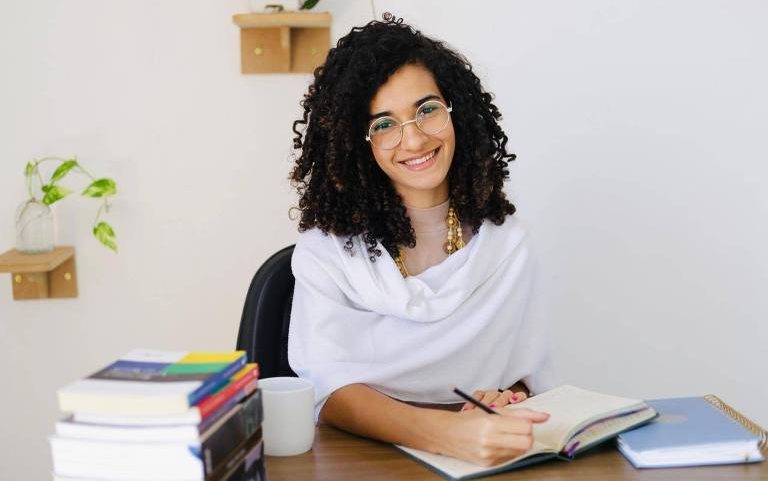 Beatriz Bueno, autora de 'Parditude: Um guia para te resgatar do limbo racial'