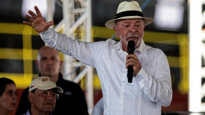 Lula em visita à cidade de Iranduba, no Amazonas, o terceiro estado mais visitado pelo presidente neste semestre