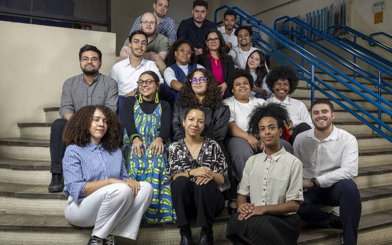 70ª turma do Programa de Treinamento Diário da Folha, que produziu o caderno especial sobre riscos e oportunidades da inteligência artificial