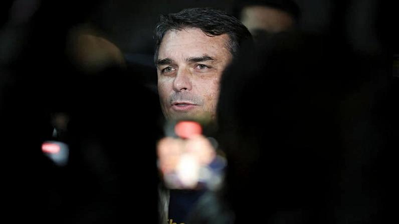 Flávio Bolsonaro em lançamento da pré-candidatura de Sergio Moro ao Governo do Paraná, em Curitiba