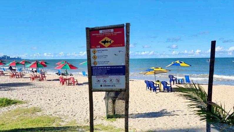 Aviso do perigo de ataque de tubarão