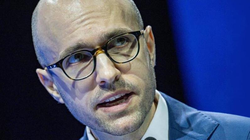 Publisher do New York Times, A. G. Sulzberger, durante discurso sobre IA, jornalismo e o futuro da esfera pública no 77º Congresso da Wan-Ifra, realizado em Marselha, no sul da França