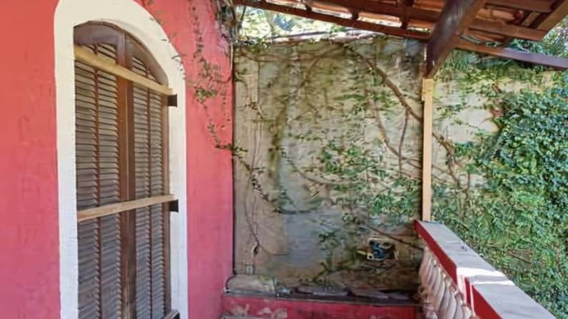 Portas de quartos em comunidade terapêutica em Guarulhos (SP) tinham travas externas e pedaços de madeira para mantê-los trancados; 52 mulheres eram mantidas no local, segundo inspeção
