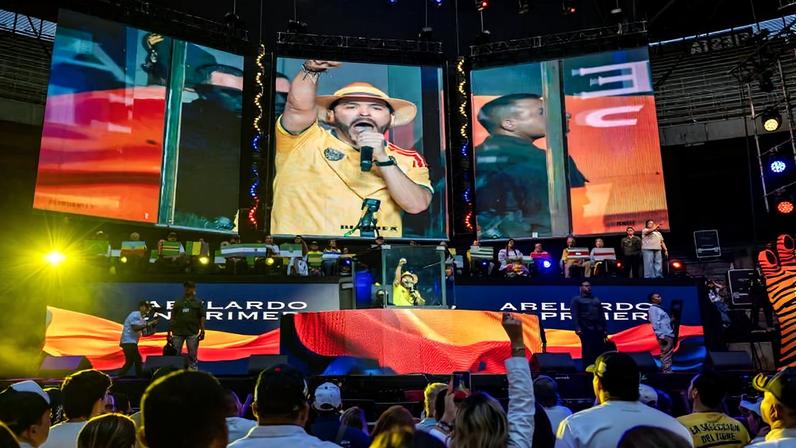 Abelardo De La Espriella, candidato à Presidência da Colômbia, durante comício na cidade de Medellín