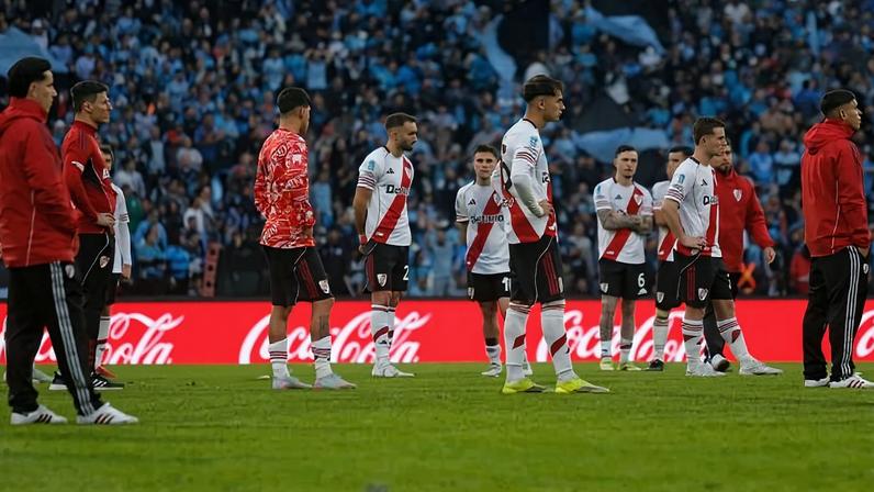 Jogadores do River após derrota para o Belgrano na decisão do Apertura