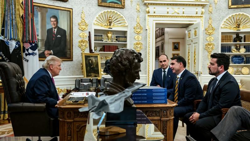 Foto postada pelo presidente dos EUA, Donald Trump, em encontro com Flávio Bolsonaro na Casa Branca