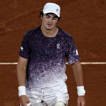Mensik elimina Fonseca nas quartas de Roland Garros