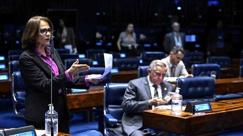 A senadora Damares Alves (Republicanos-DF) no Plenário do Senado, em votação sobre resolução do Conselho Nacional dos Direitos da Criança e do Adolescente