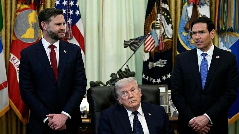 Da esquerda para a direita: o vice-presidente, JD Vance, o presidente, Donald Trump, e o secretário de Estado dos EUA, Marco Rubio, na Casa Branca