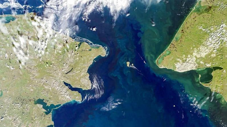 Estreito de Bering, que separa o nordeste da Rússia do Alasca, no verão
