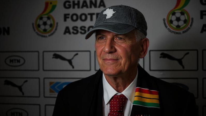 Carlos Queiroz, 73, que comanda Gana, é o único técnico português na Copa; seleção de Portugal é treinada por um espanhol.