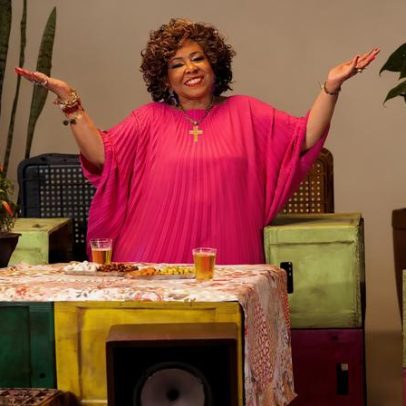 Alcione pede fim às críticas por falha no hino com Belo no Maracanã