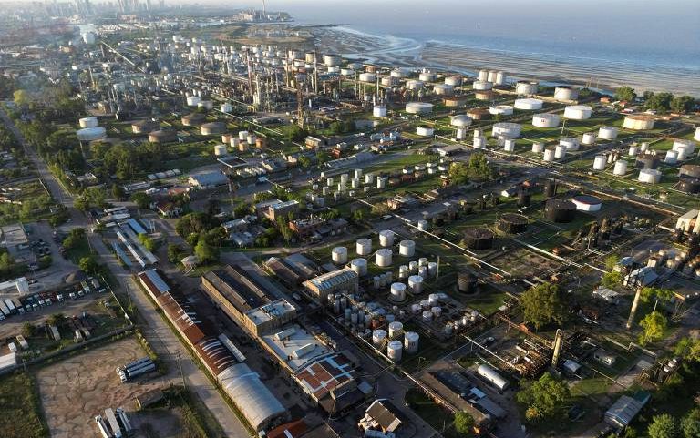Refinaria da Raízen na região de Avellaneda, na província de Buenos Aires