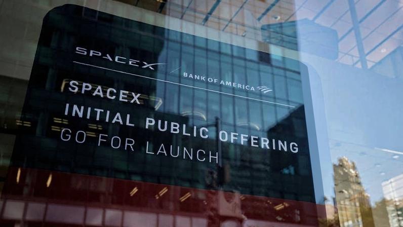 Anúncio da IPO da SpaceX no prédio do Bank of America, em Nova York