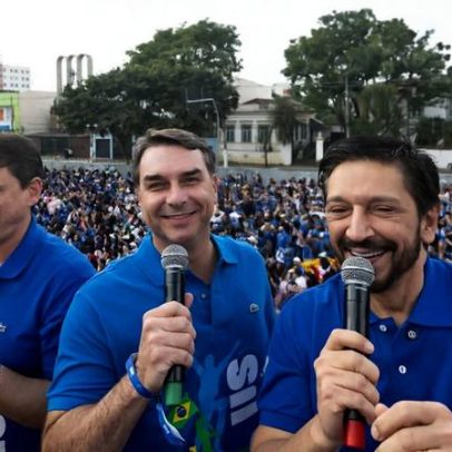 Flávio Bolsonaro diz na Marcha para Jesus que expulsão do governo virá neste ano