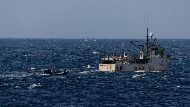 Marinha da França apreendeu 6 toneladas de cocaína em uma embarcação com a bandeira brasileira em águas internacionais, em agosto do ano passado