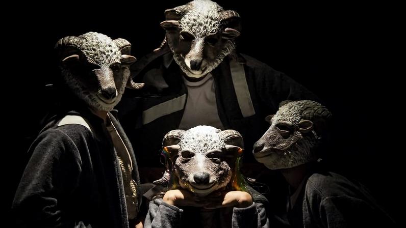 Espetáculo 'Os Sapatos que Deixei pelo Caminho', do Teatro do Kaos
