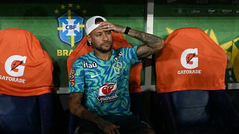 Neymar no banco de reservas no amistoso entre Brasil e Panamá, no Maracanã
