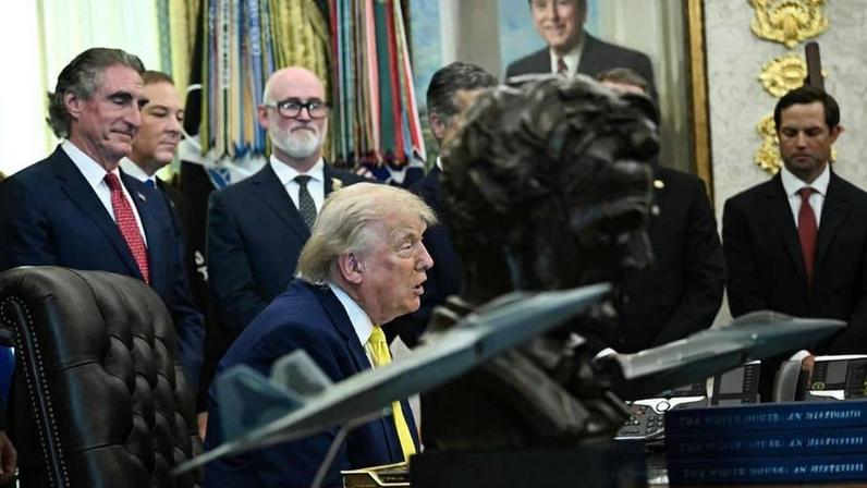 Donald Trump durante anúncio no Salão Oval da Casa Branca