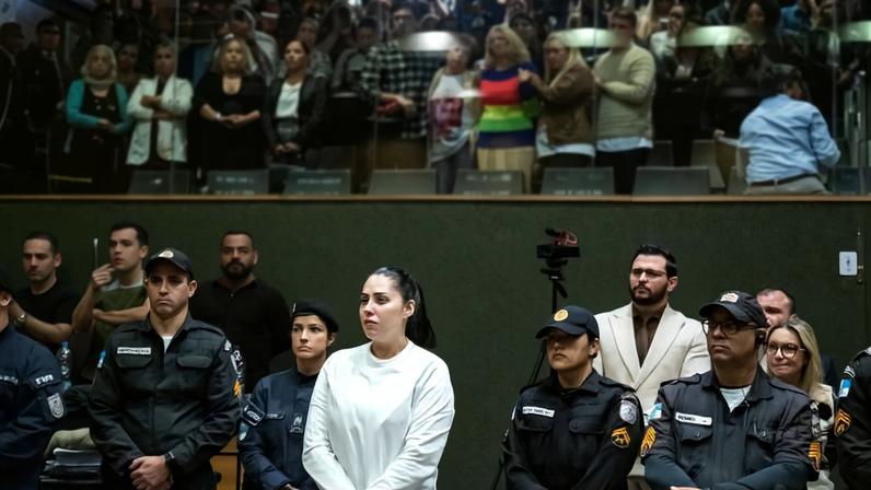 Monique Medeiros, mãe de Henry Borel, durante a divulgação da sentença no julgamento pelo assassinato do menino