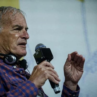 Finkelstein tem mesa lotada e segurança reforçada na Feira do Livro