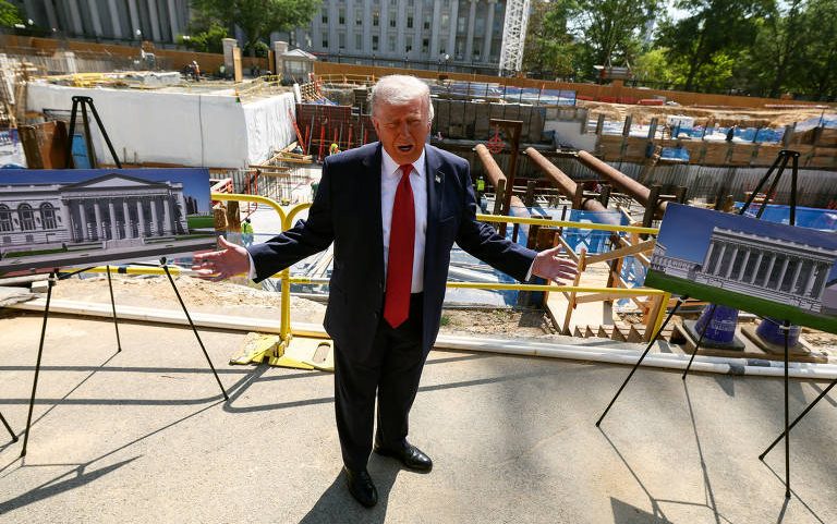 Donald Trump discursa em local da Casa Branca que está passando por reformas