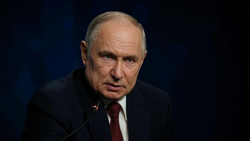 Vladimir Putin discursando no Fórum Econômico Internacional de São Petersburgo, na Rússia