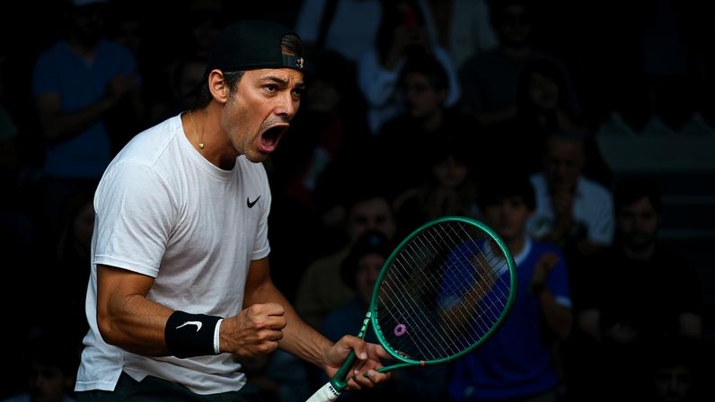 Luis Guto Miguel comemora ponto durante vitória sobre Leonardo Storck nas semifinais do Roland Garros na categoria juvenil