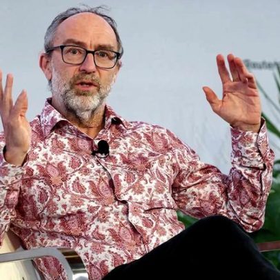 Fundador da Wikipédia diz que textos gerados por IA são desperdício de tempo