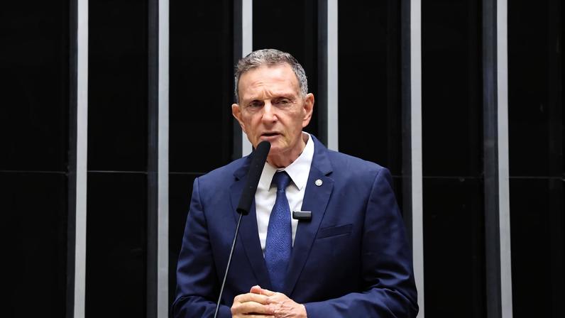 Autor da PEC, deputado Marcelo Crivella diz que a imunidade já existe sobre renda e patrimônio e agora deveria ser ampliada para o consumo das igrejas