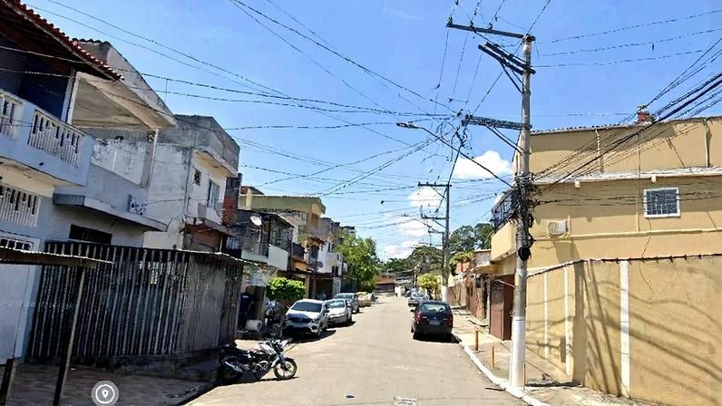 Mulher de 39 anos foi encontrada morta dentro de casa na Avenida Antônio Ramos Júnior, na região de Cidade Dutra