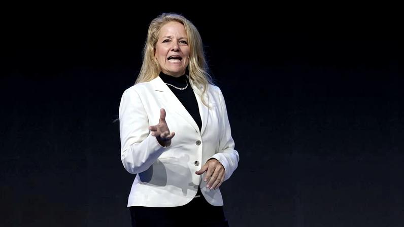 Gwynne Shotwell participa de apresentação sobre Starlink