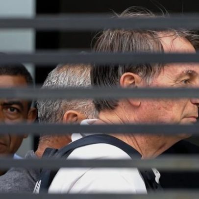 Bolsonaro apresenta soluços acima da média, aponta relatório médico