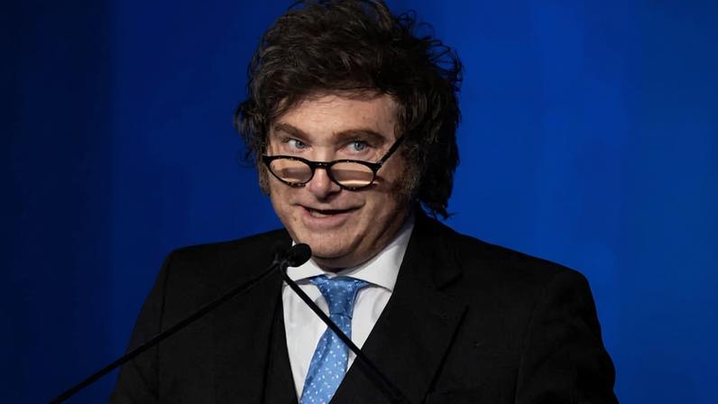 Javier Milei discursa em evento na Califórnia, nos EUA