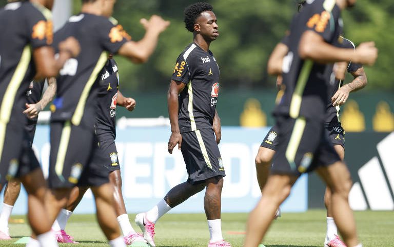 Vinicius Junior durante treino da seleção brasileira nos Estados Unidos